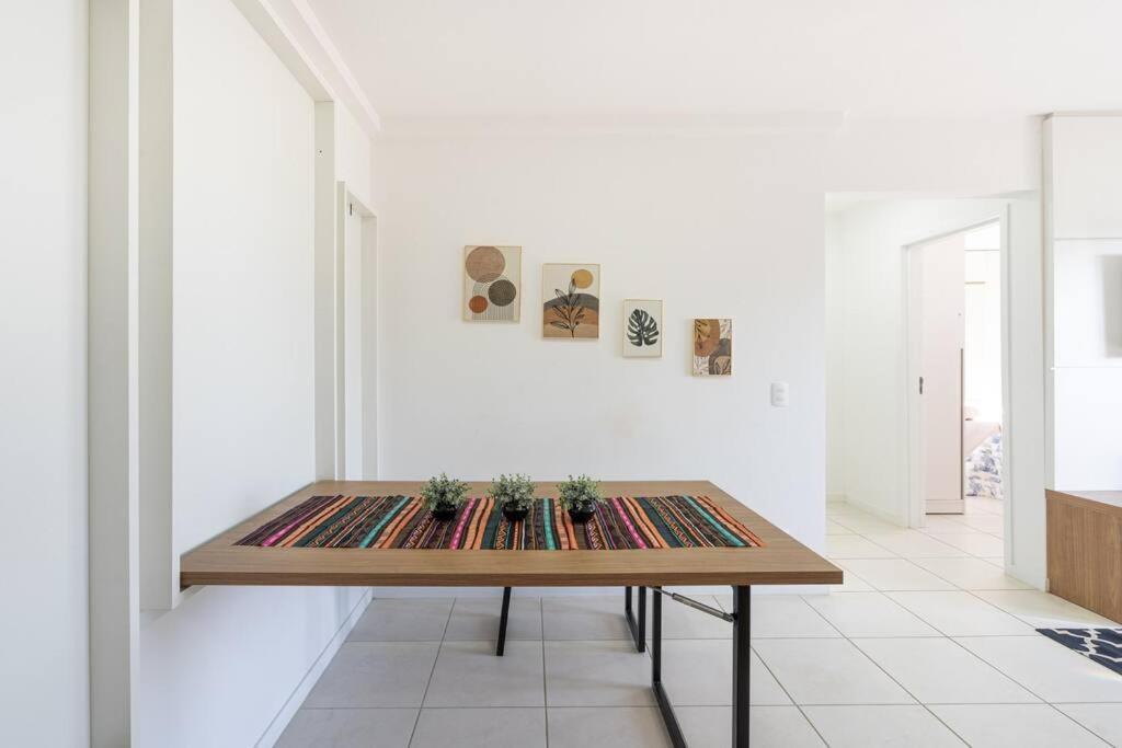 Apartment A 150 M Da Com Sacada, Wi-fi, Piscina, Portaria 24h, Playground E Vaga De Garagem *