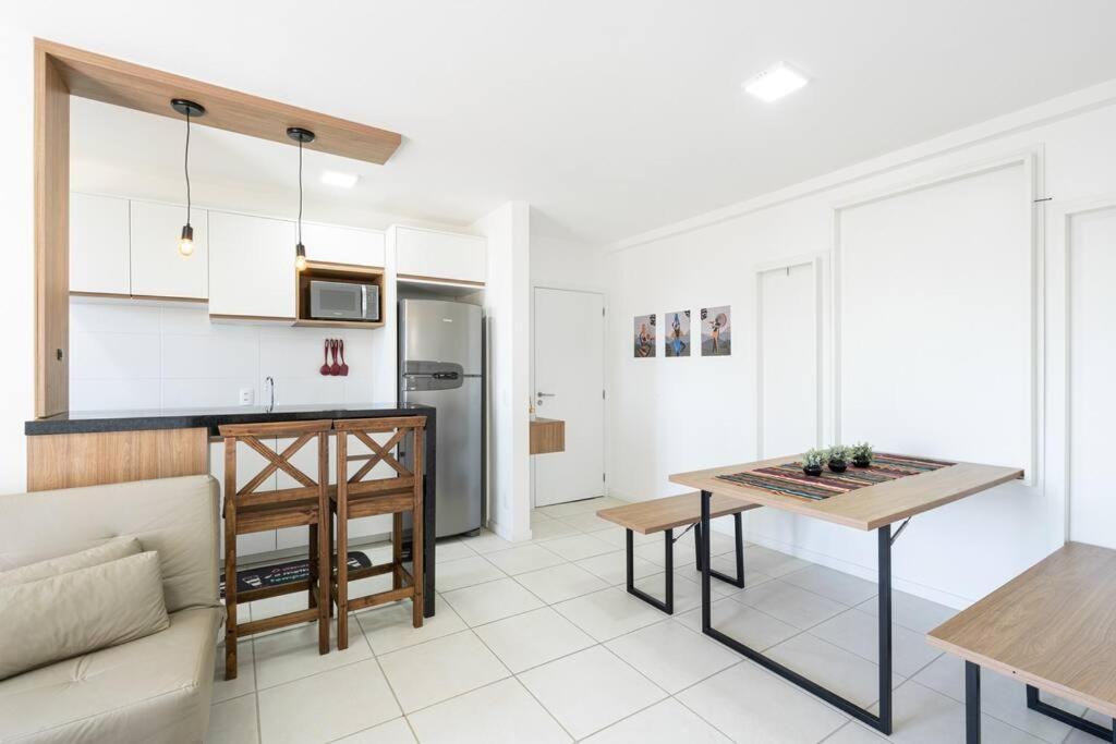 A 150 M Da Com Sacada, Wi-fi, Piscina, Portaria 24h, Playground E Vaga De Garagem *