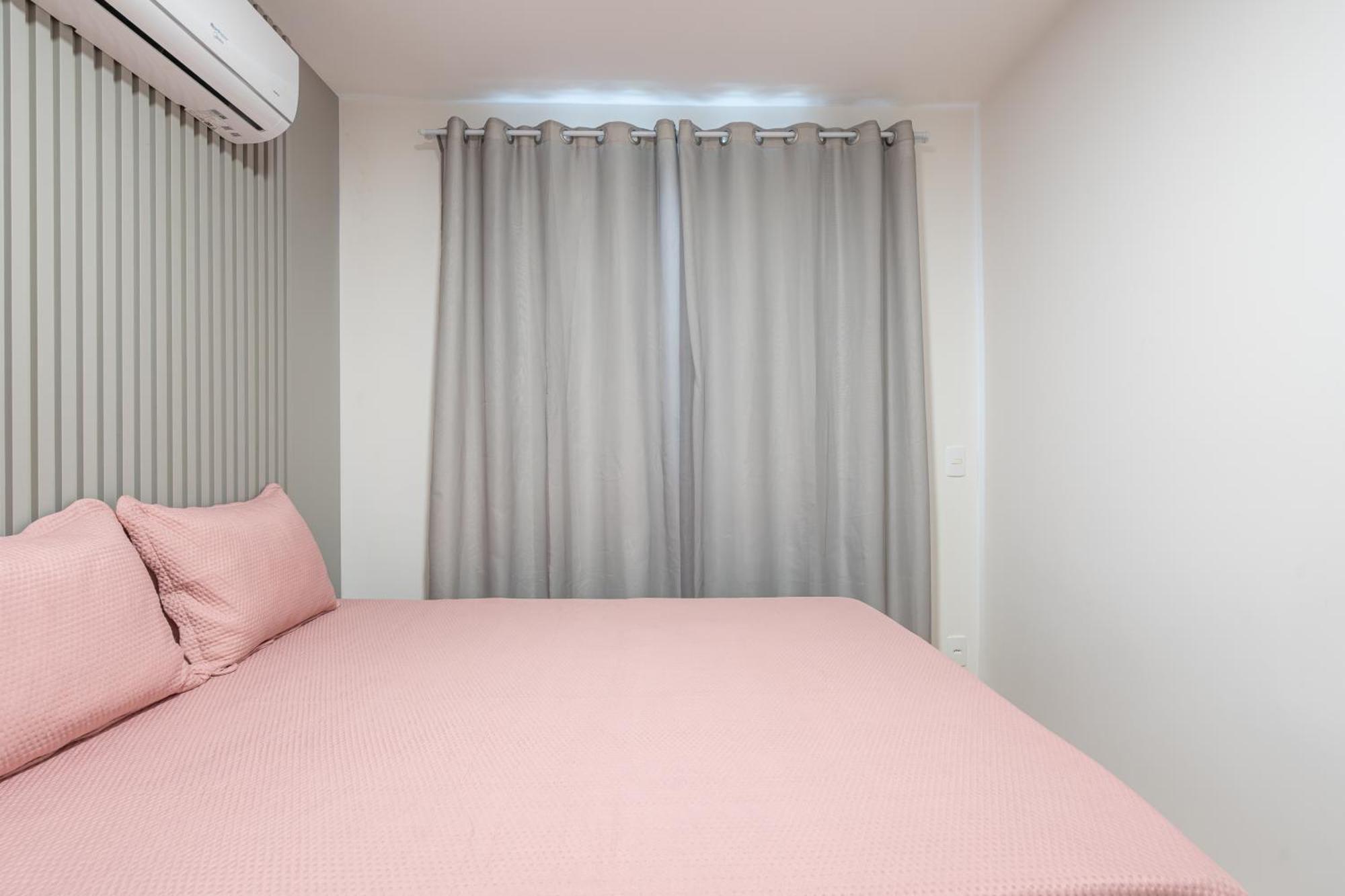 A 150 M Da Com Sacada, Wi-fi, Piscina, Portaria 24h, Playground E Vaga De Garagem *