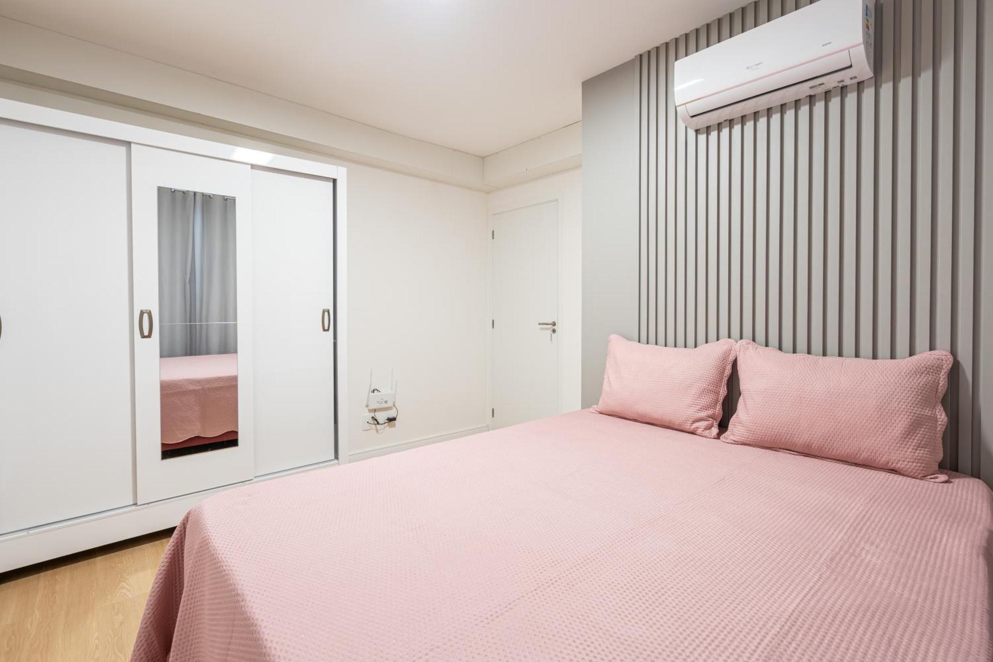 Apartment A 150 M Da Com Sacada, Wi-fi, Piscina, Portaria 24h, Playground E Vaga De Garagem *